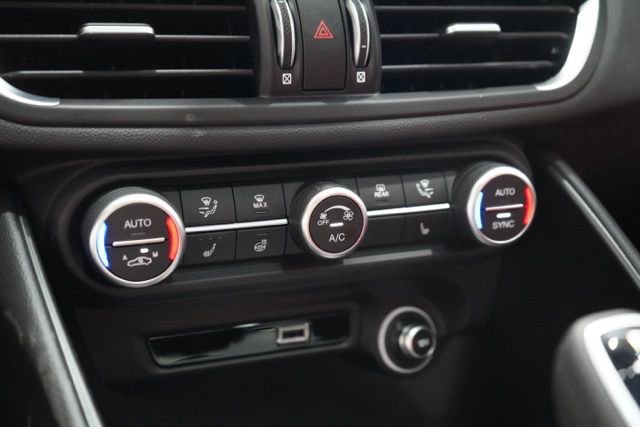 New 2025 Alfa Romeo Giulia AWD w/ Driving Assist Package image 27