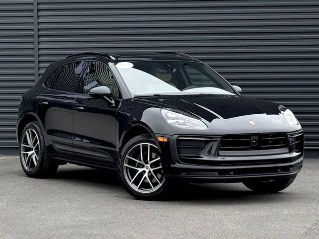 Certified 2025 Porsche Macan image 9