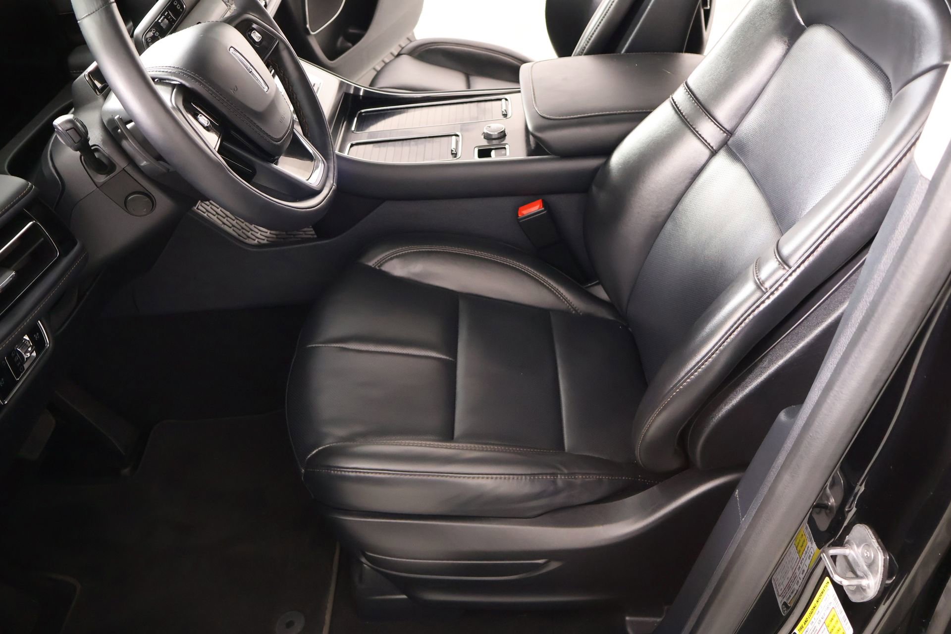 Used 2025 Lincoln Aviator AWD w/ Equipment Group 101A image 11
