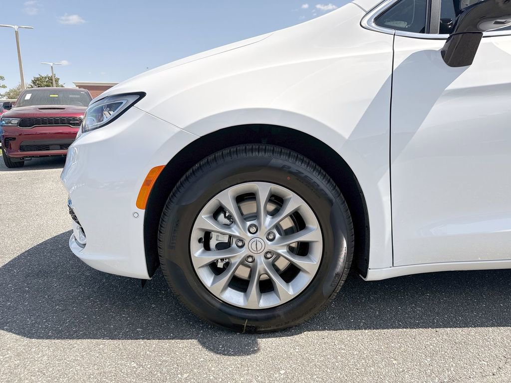 New 2026 Chrysler Pacifica Limited w/ Trailer Tow Group FWD image 9