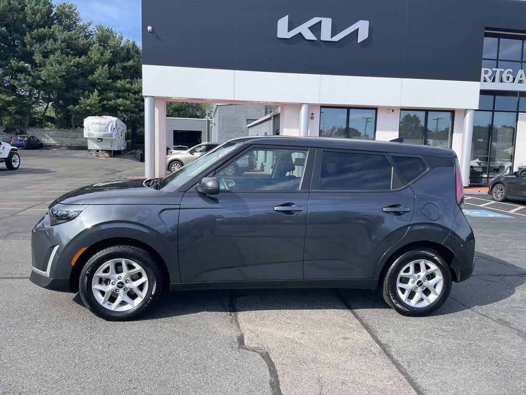 Used 2024 Kia Soul LX w/ Option Group 015 FWD image 2