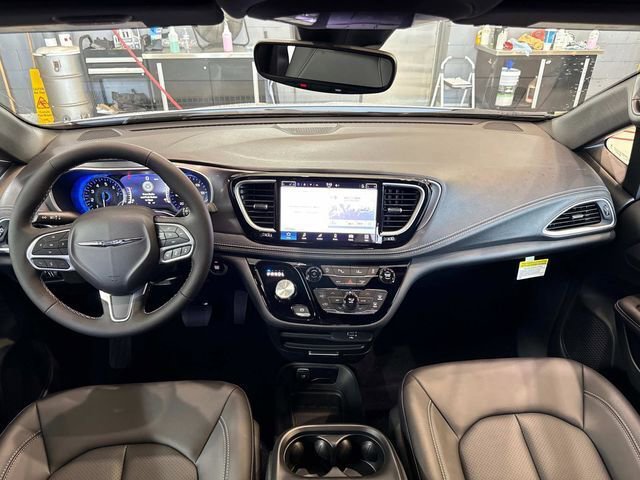 New 2026 Chrysler Pacifica Select image 15