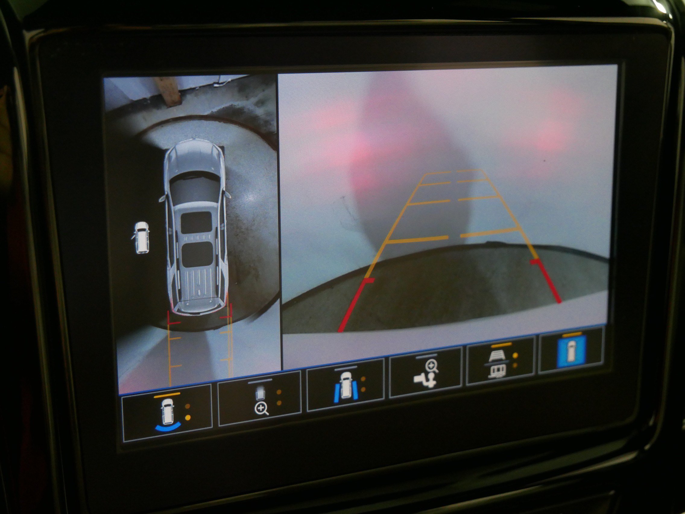 Certified 2023 Chevrolet Traverse Premier w/ LPO, Floor Liner Package AWD/4WD image 32