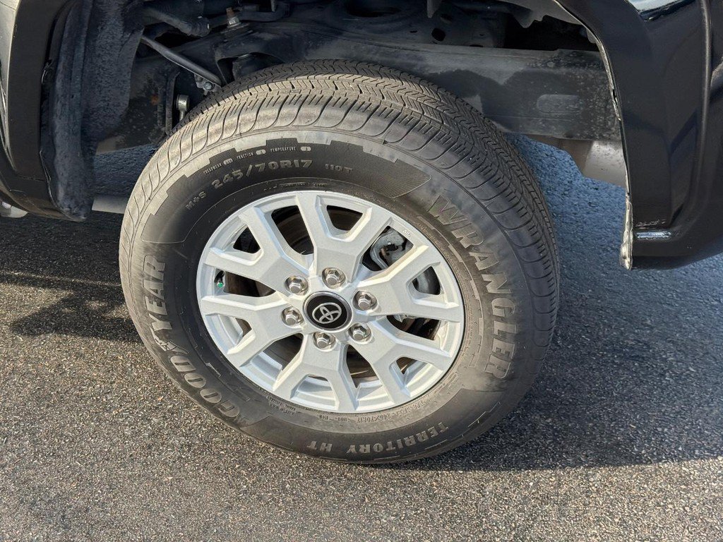 Certified 2025 Toyota Tacoma SR5 AWD/4WD image 7