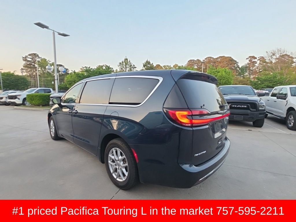Used 2023 Chrysler Pacifica Touring-L image 7