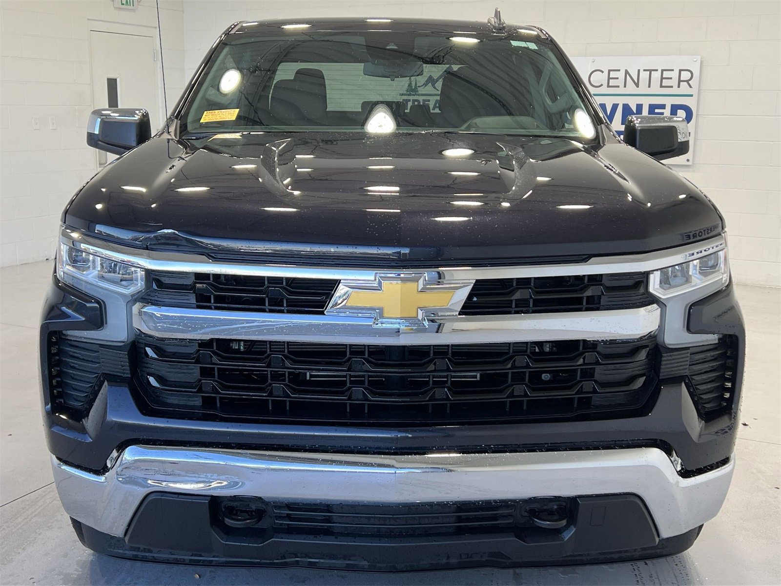 Used 2024 Chevrolet Silverado 1500 LT image 3