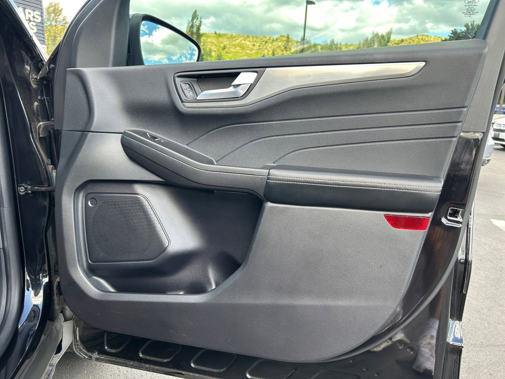 Used 2022 Ford Escape Titanium w/ Class II Trailer Tow Package image 27