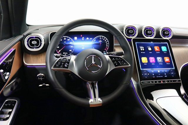 Used 2025 Mercedes-Benz GLC 350e 4MATIC w/ Driver Assistance Package image 21