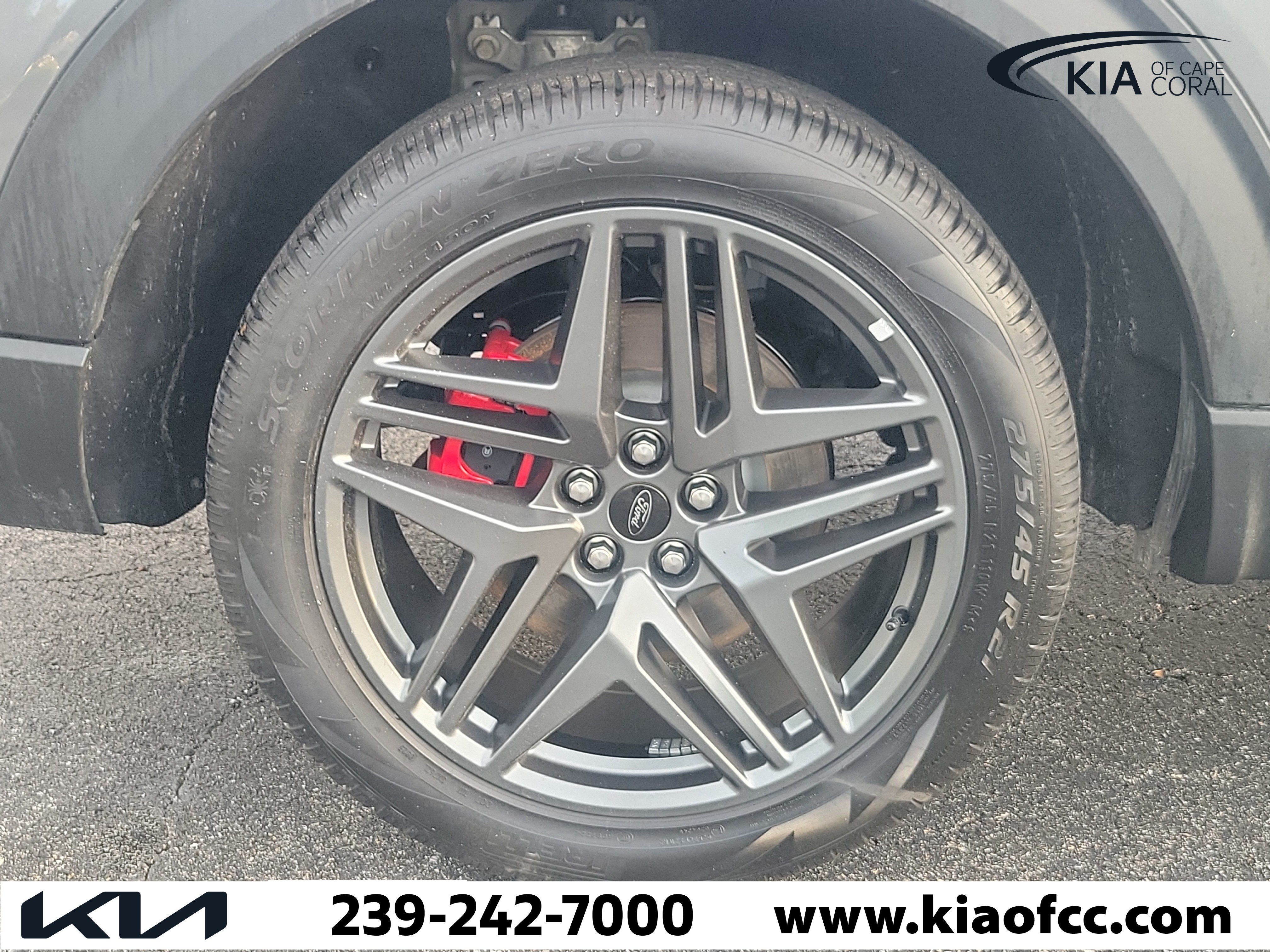 Used 2025 Ford Explorer ST-Line w/ ST-Line Street Pack AWD/4WD image 9
