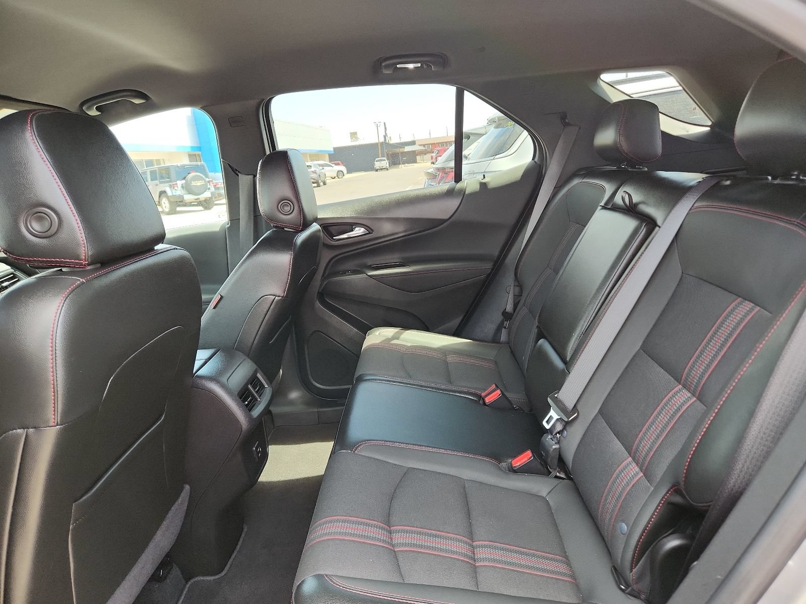 Used 2023 Chevrolet Equinox RS FWD image 8