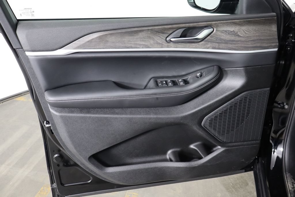 New 2027 Jeep Grand Cherokee Altitude AWD/4WD image 20