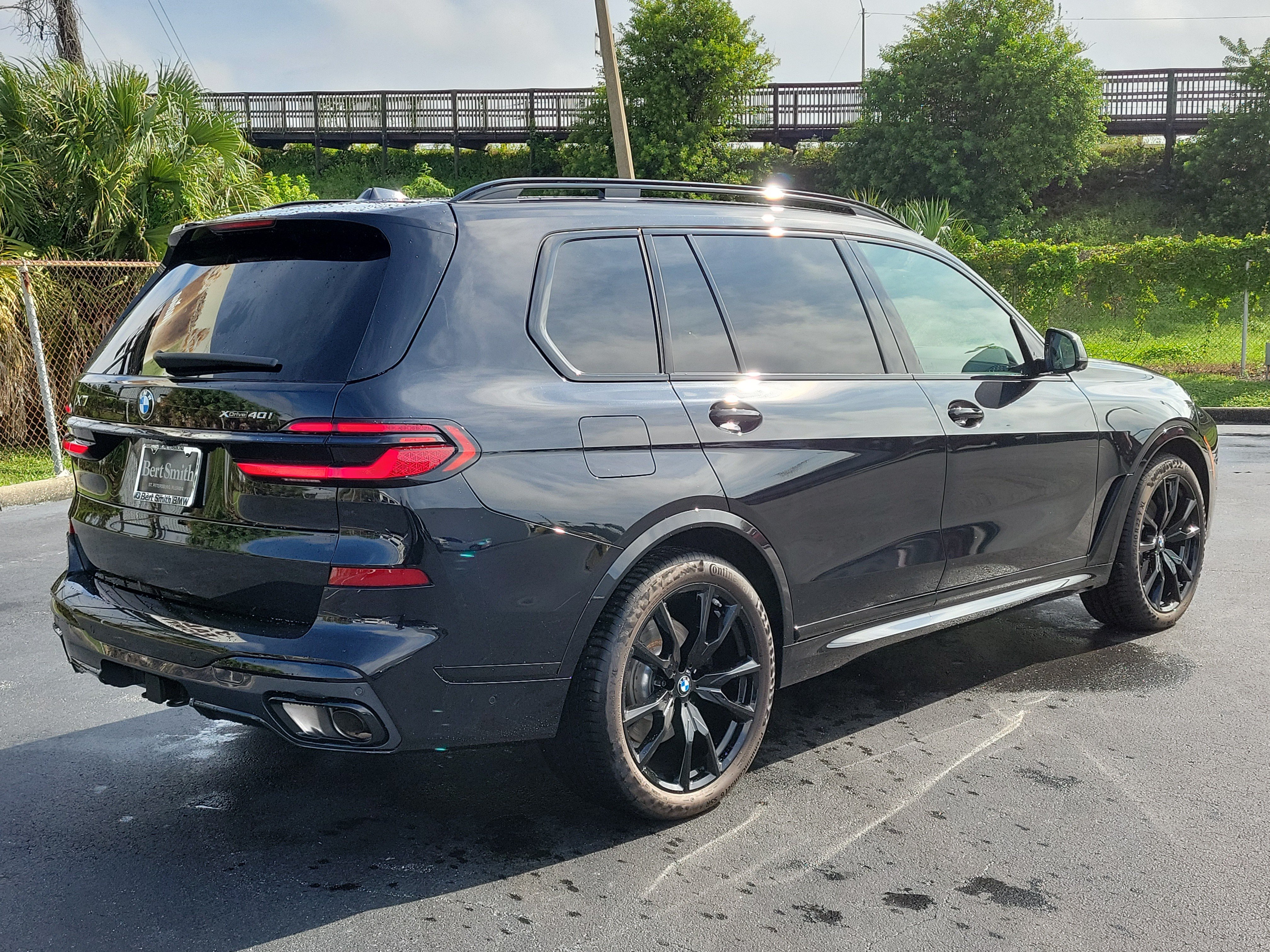 Used 2027 BMW X7 xDrive40i w/ M Sport Package AWD/4WD image 3