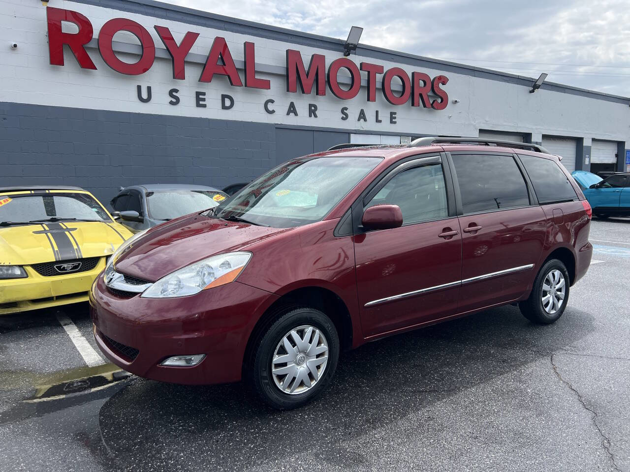 Used 2010 Toyota Sienna XLE Limited AWD/4WD image 1