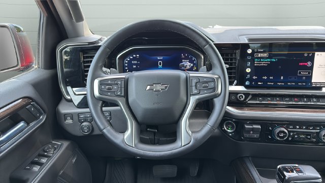 Used 2022 Chevrolet Silverado 1500 LT Trail Boss w/ LT Trail Boss Premium Package AWD/4WD image 13