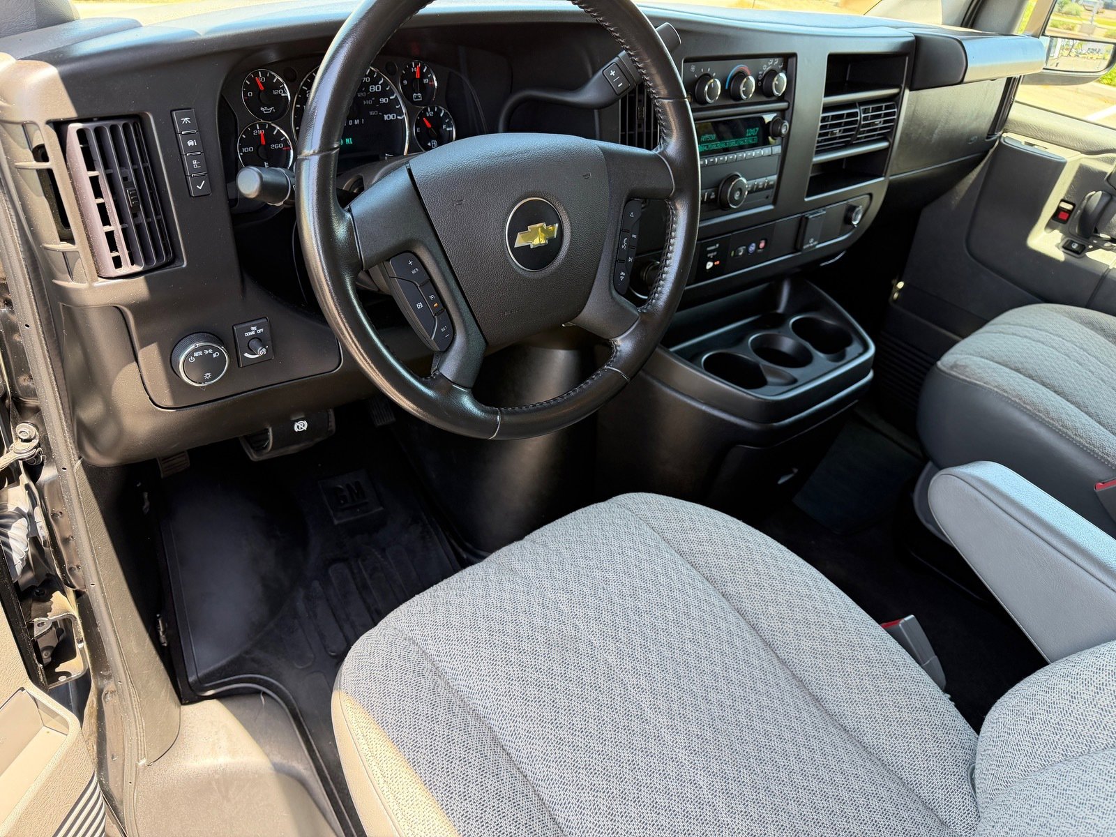 Used 2023 Chevrolet Express 3500 LS RWD image 15