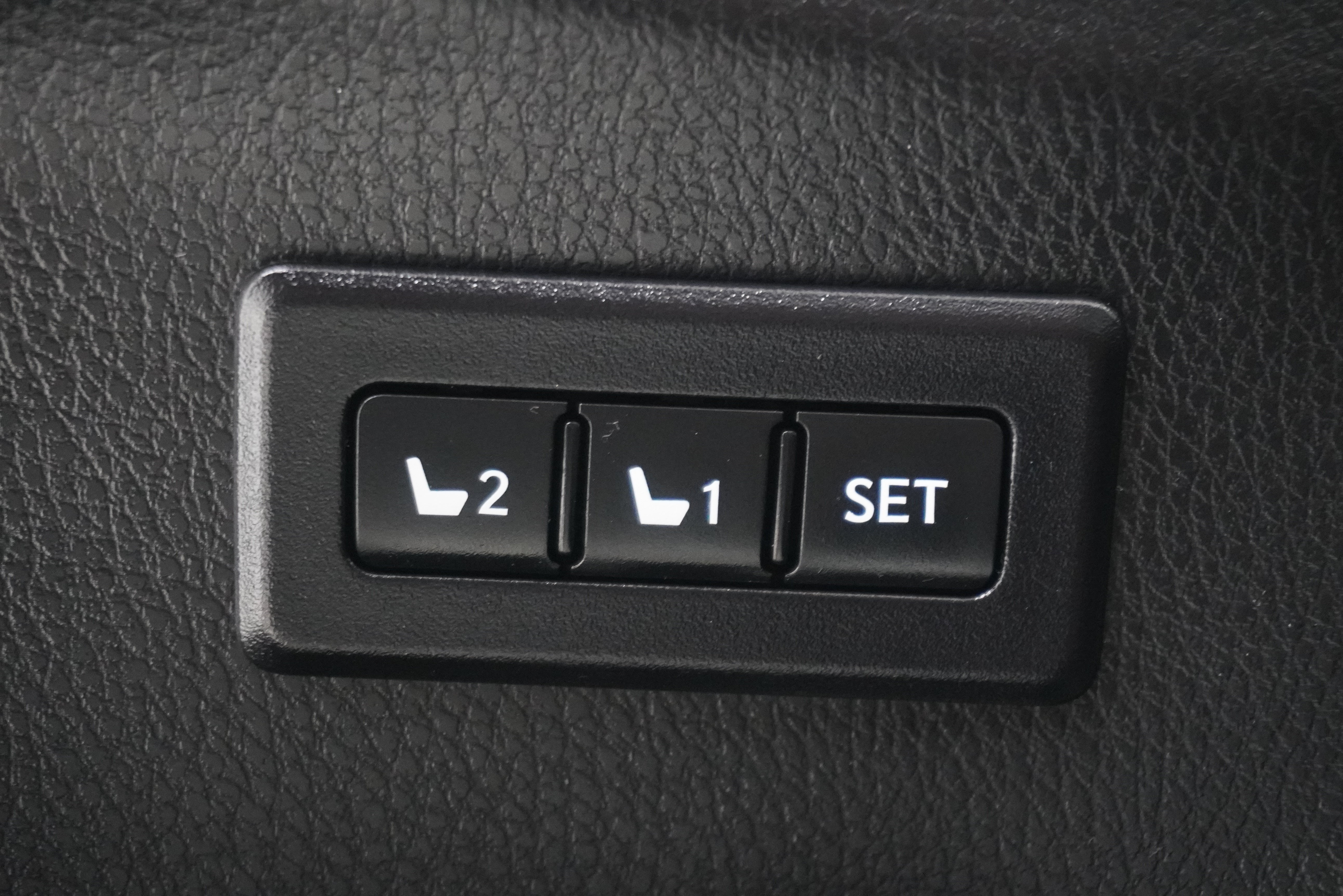 Used 2018 Toyota RAV4 Limited FWD image 15