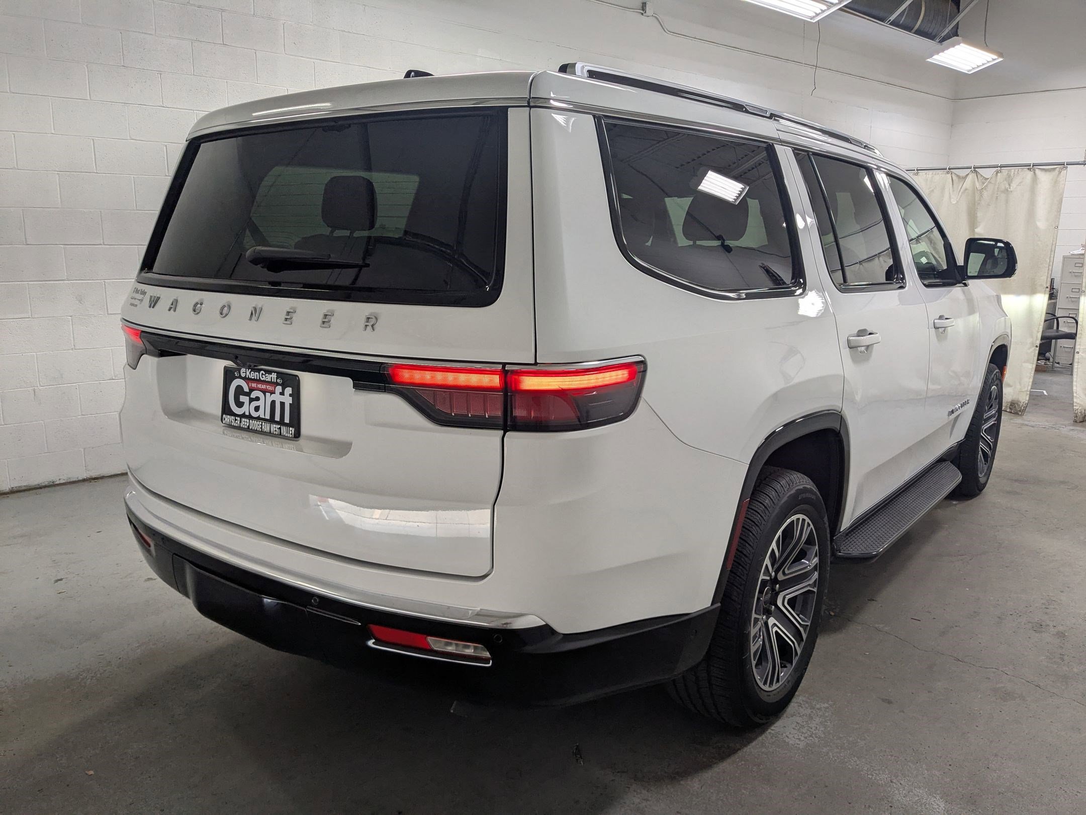 New 2025 Jeep Wagoneer Series II w/ Convenience Group I image 3