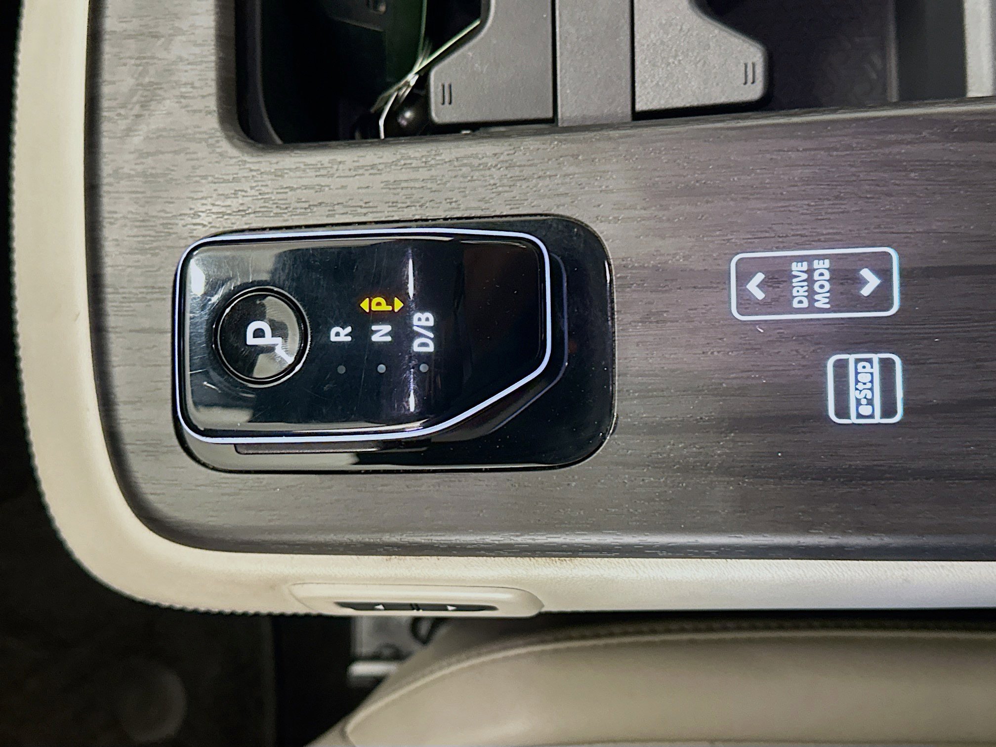 Used 2024 Nissan Ariya AWD image 25