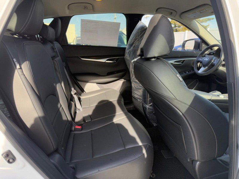 New 2025 INFINITI QX50 Pure image 6