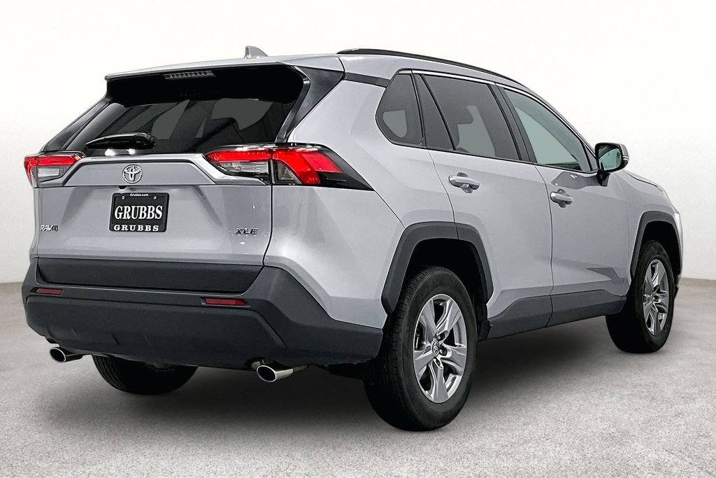 Used 2025 Toyota RAV4 XLE FWD image 2