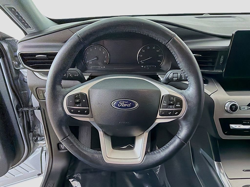 Used 2022 Ford Explorer XLT w/ Equipment Group 202A AWD/4WD image 30