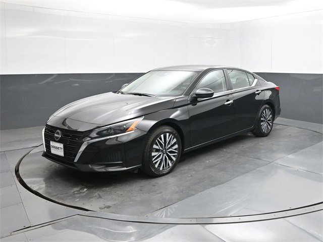 Used 2024 Nissan Altima 2.5 SV