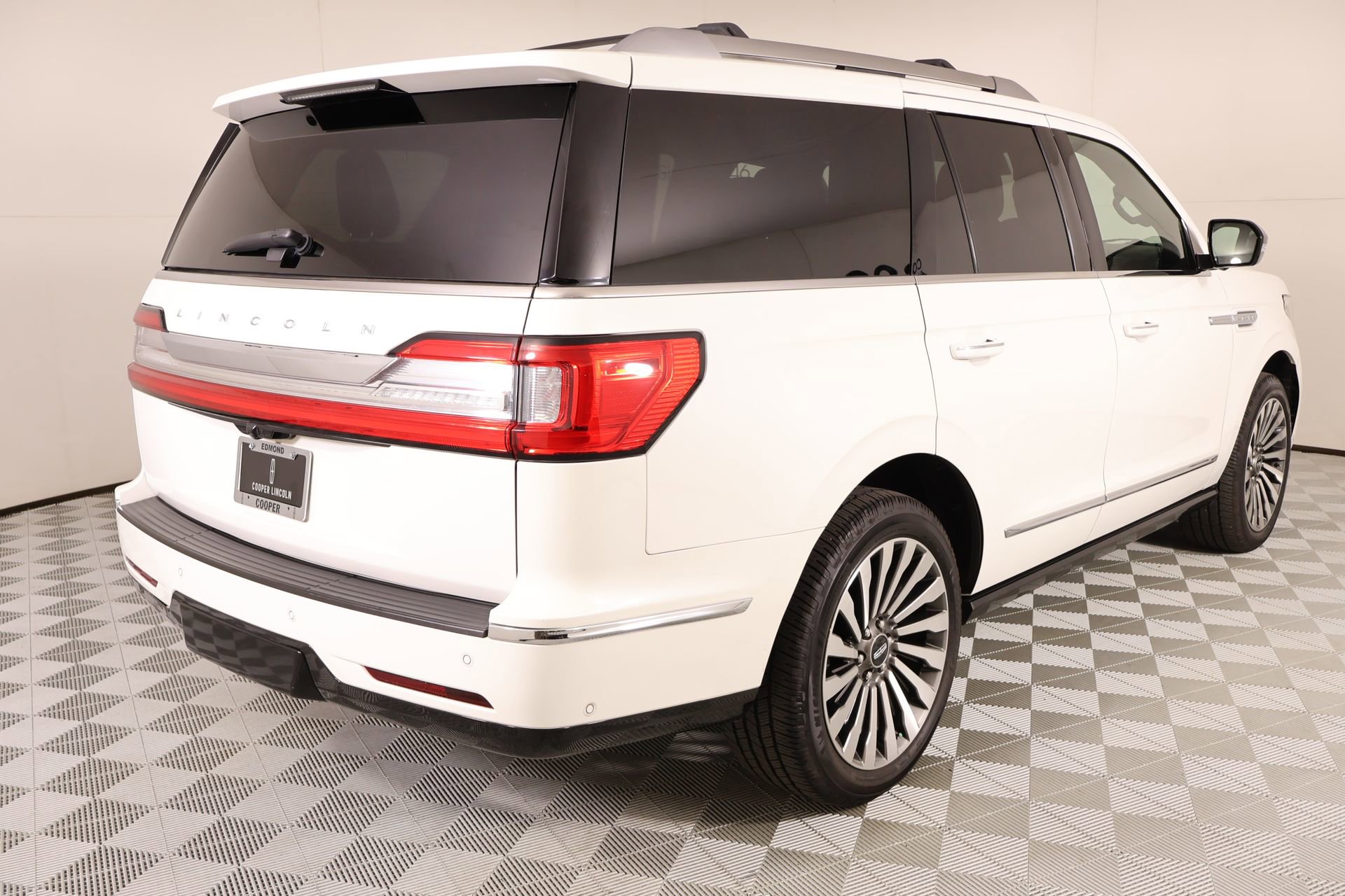 Used 2021 Lincoln Navigator Reserve w/ Luxury Package AWD/4WD image 23