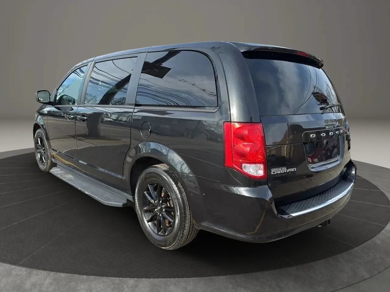 Used 2020 Dodge Grand Caravan GT FWD image 7