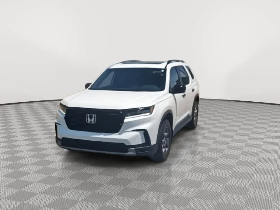 Used 2023 Honda Pilot TrailSport image 3
