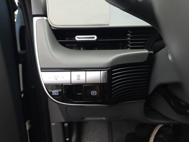Certified 2024 Hyundai Ioniq 5 SE image 11