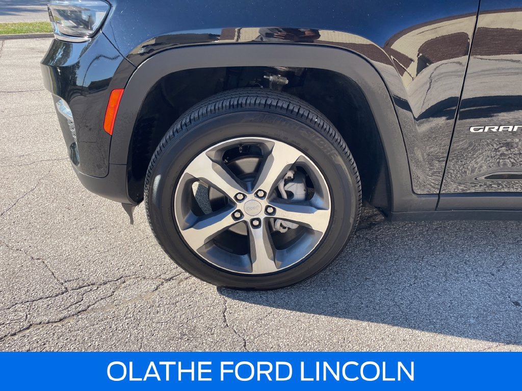 Used 2025 Jeep Grand Cherokee Limited w/ Luxury Tech Group II AWD/4WD image 31