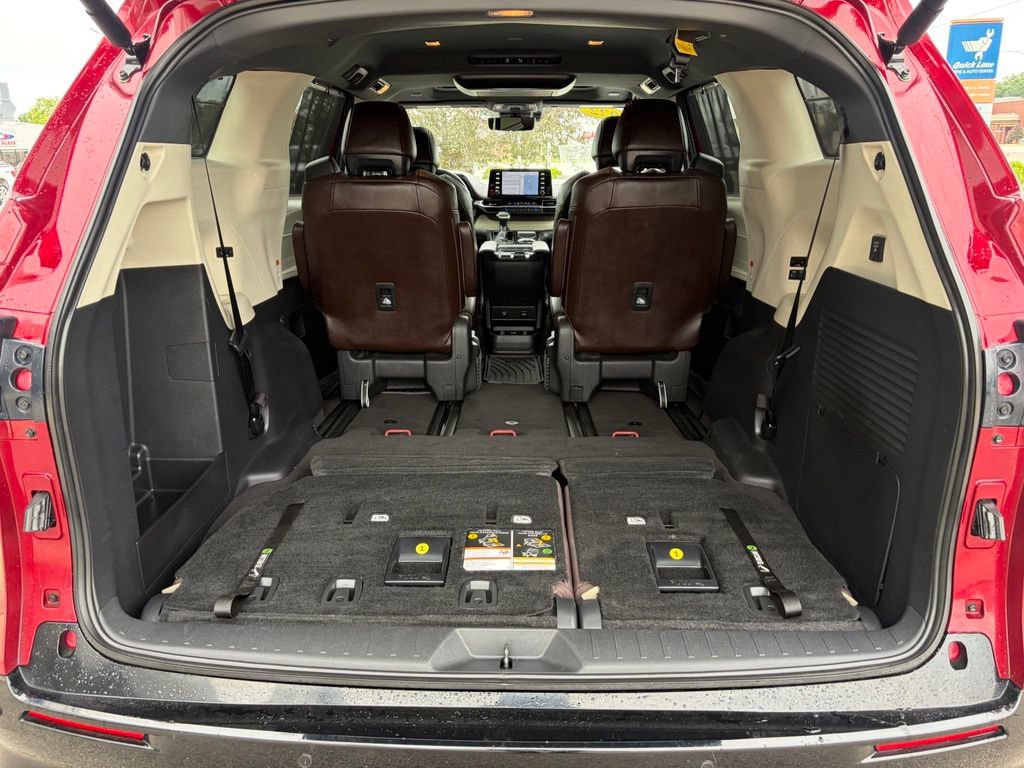 Used 2022 Toyota Sienna Platinum AWD/4WD image 22