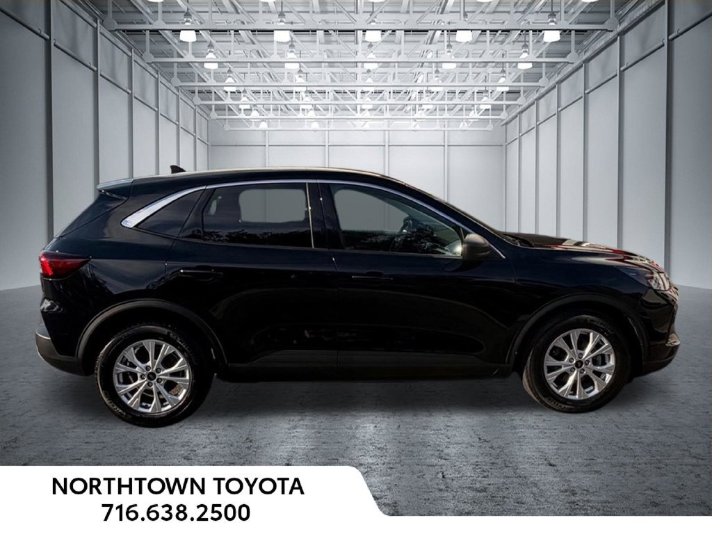 Used 2023 Ford Escape Active w/ Cold Weather Package FWD image 5