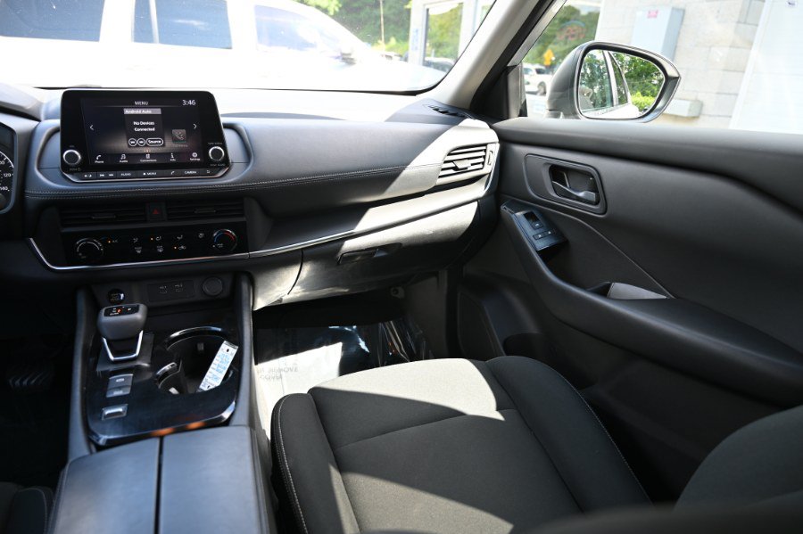 Used 2024 Nissan Rogue S FWD image 13