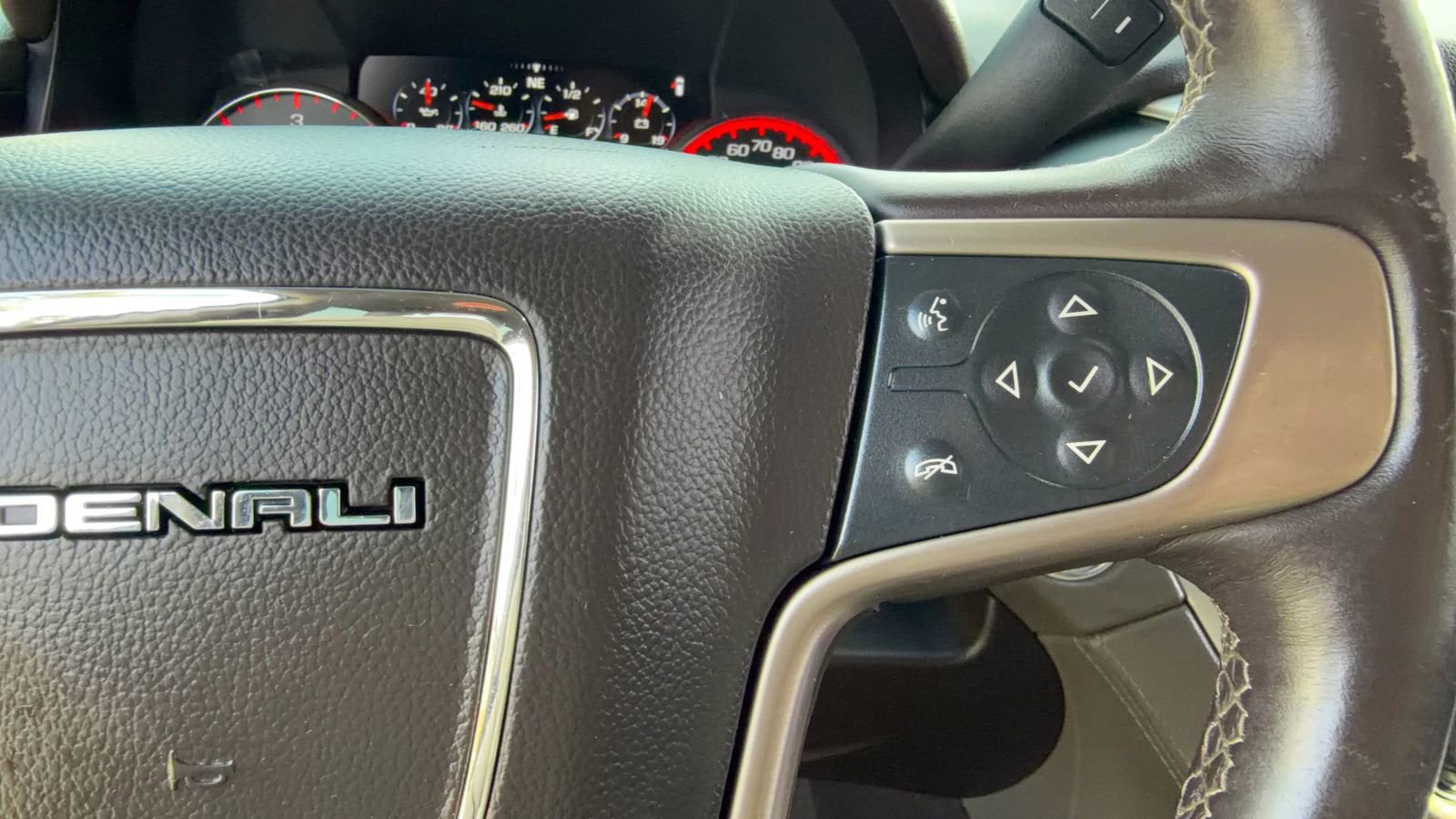 Used 2016 GMC Yukon XL Denali image 20