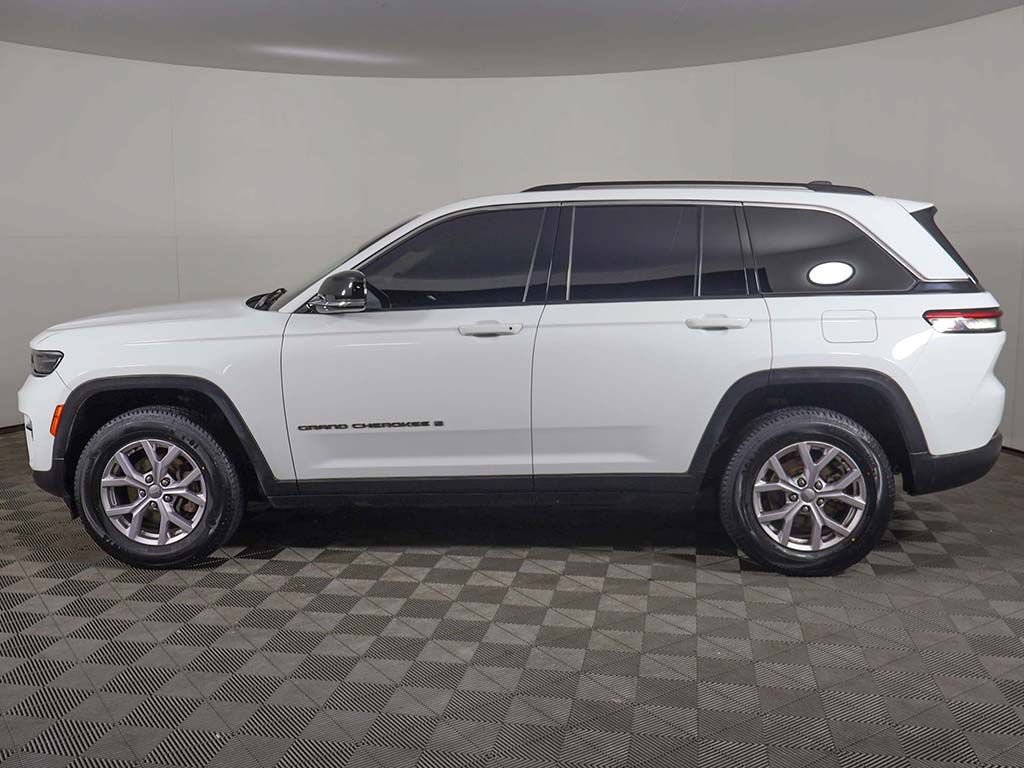 Used 2022 Jeep Grand Cherokee Limited AWD/4WD image 19