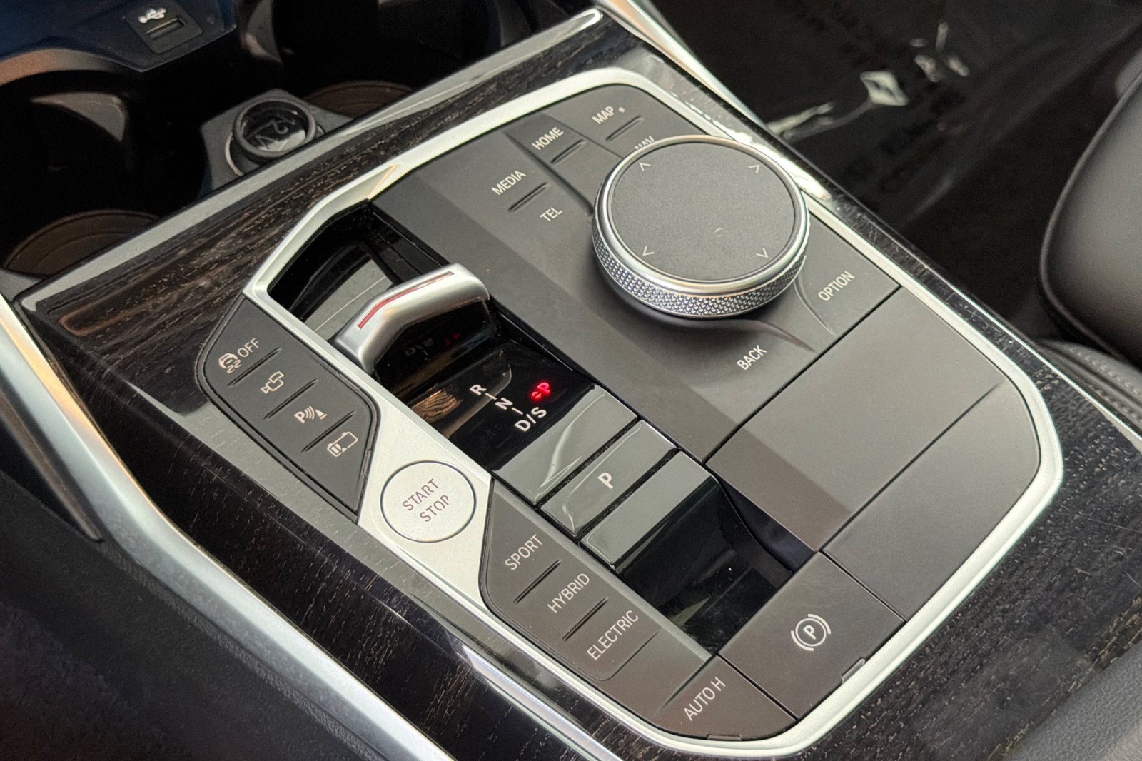 Used 2024 BMW 330e w/ Convenience Package RWD image 17