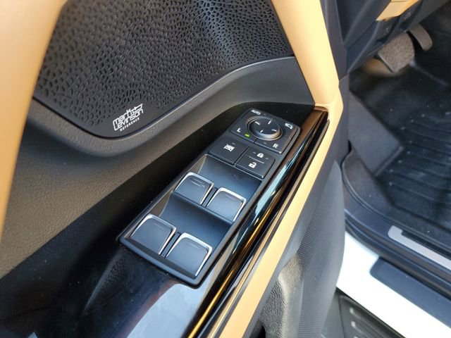 Used 2025 Lexus LX 600 4WD w/ Luxury Package image 16