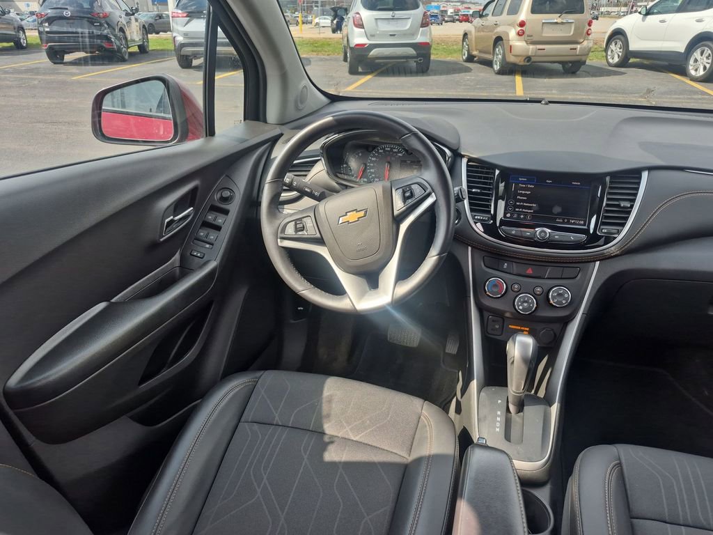 Used 2022 Chevrolet Trax LT w/ LT Convenience Package image 13