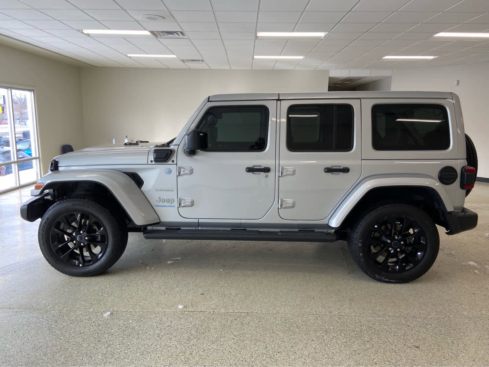 Used 2024 Jeep Wrangler Sahara w/ Technology Group AWD/4WD image 12
