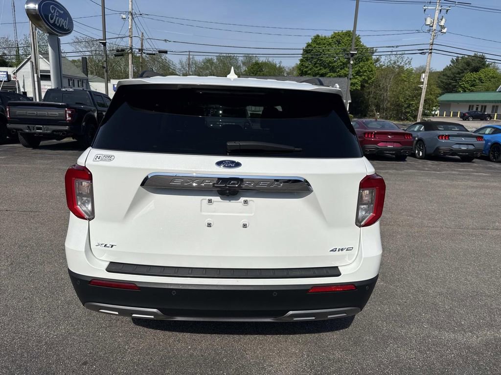 Used 2022 Ford Explorer XLT w/ Equipment Group 202A AWD/4WD image 4