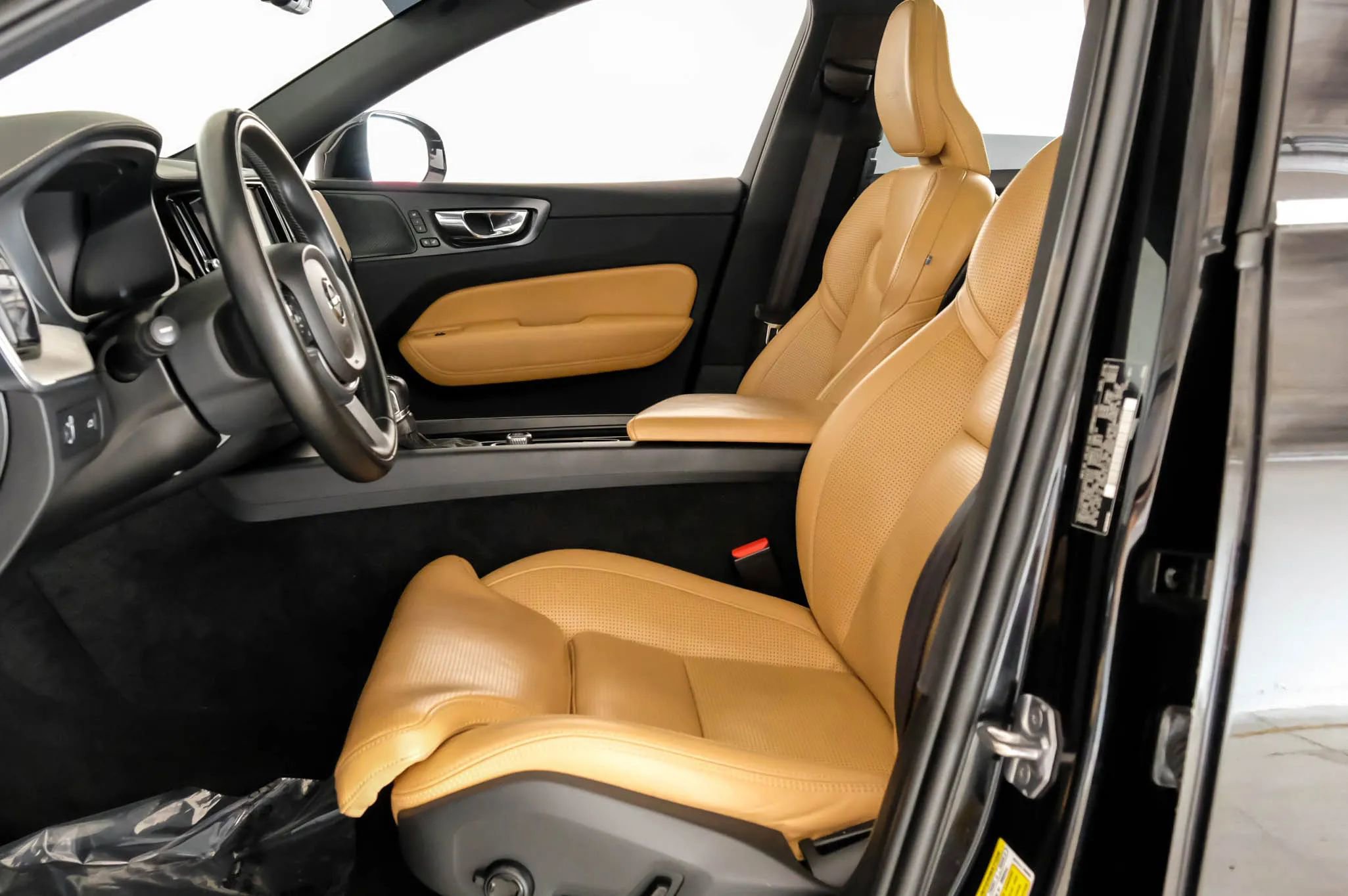 Used 2019 Volvo XC60 T5 Inscription w/ Protection Package Premier FWD image 3