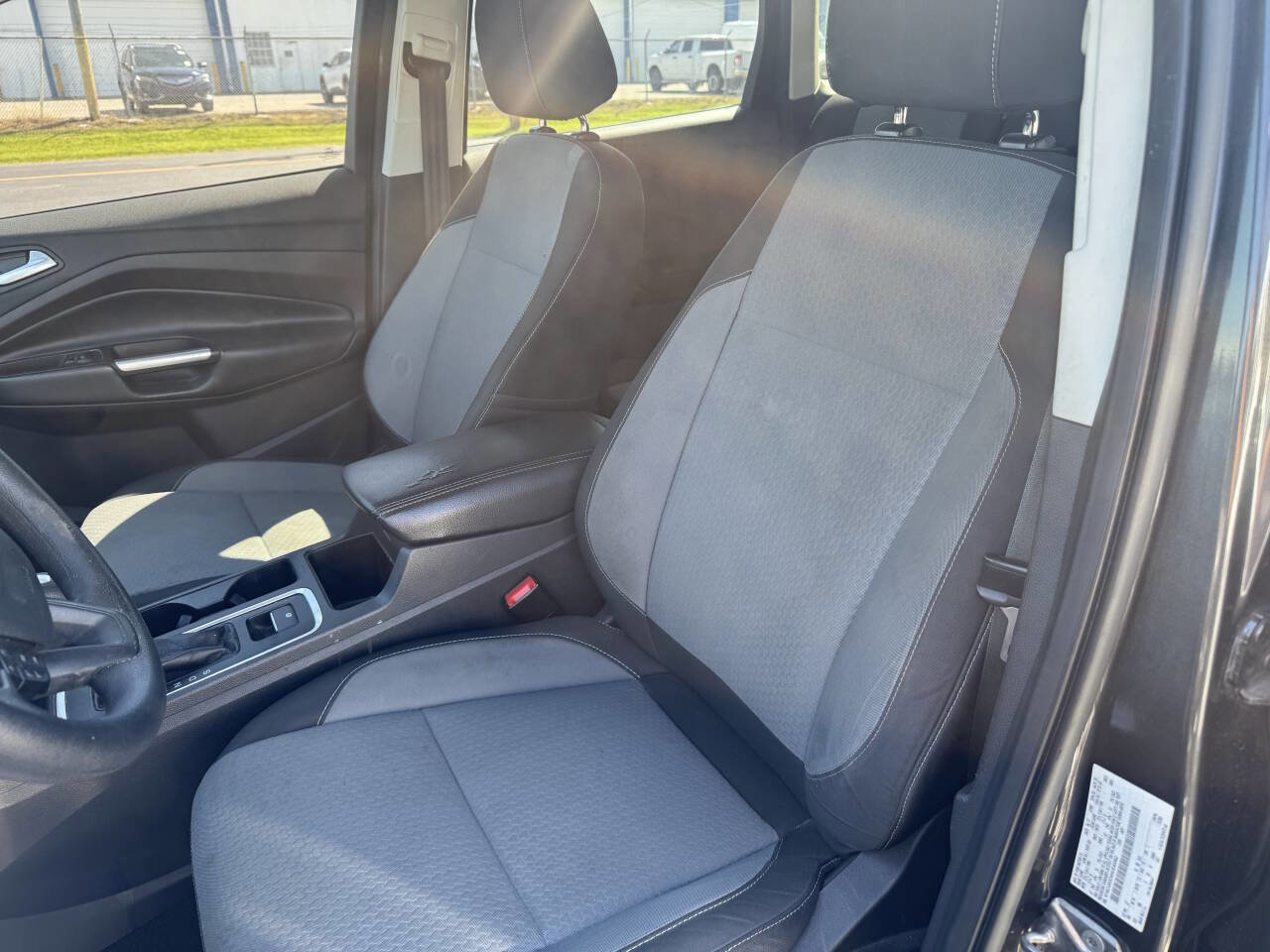 Used 2017 Ford Escape SE w/ Equipment Group 201A FWD image 8