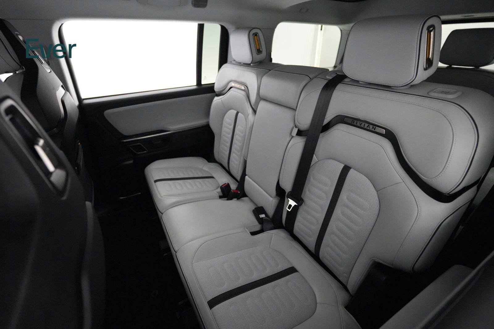 Used 2024 Rivian R1S Adventure AWD/4WD image 23