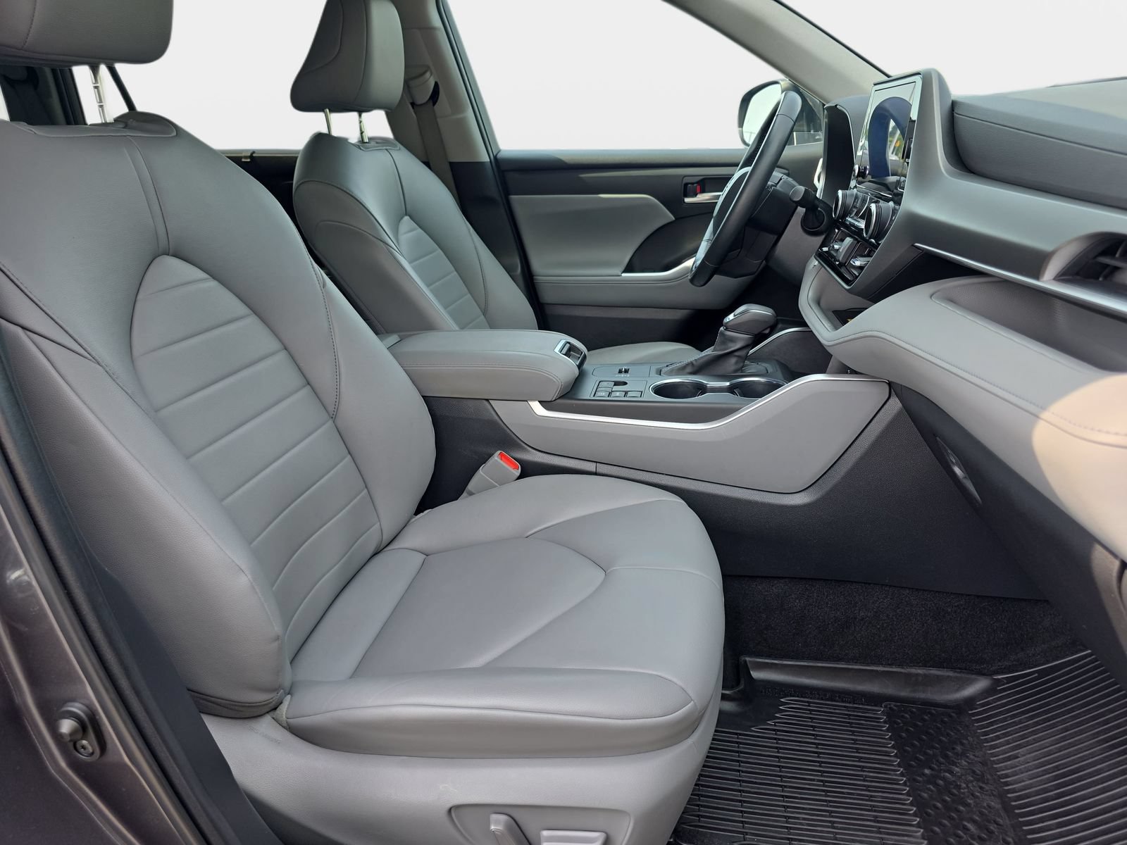 Used 2023 Toyota Highlander XLE FWD image 10