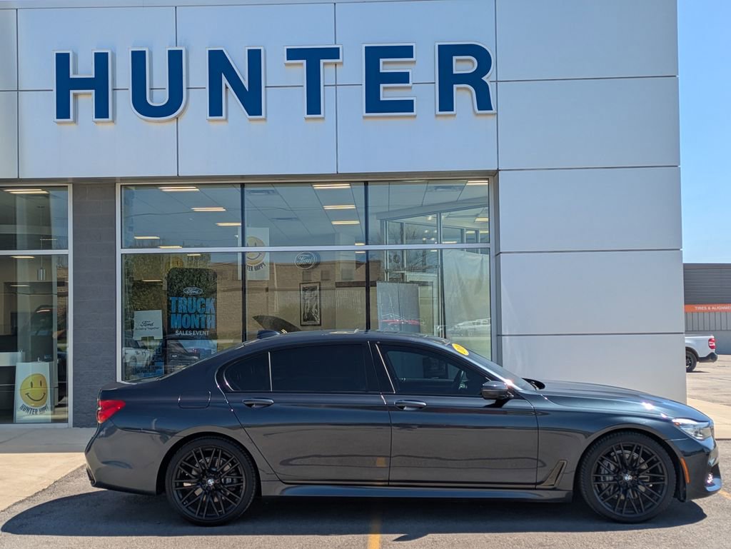 Used 2019 BMW 740i image 29