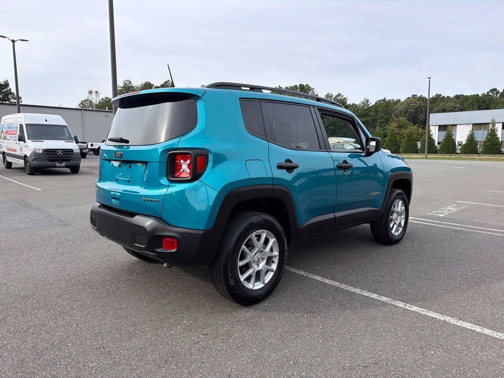 Used 2022 Jeep Renegade Sport w/ Sport Appearance Group AWD/4WD image 5