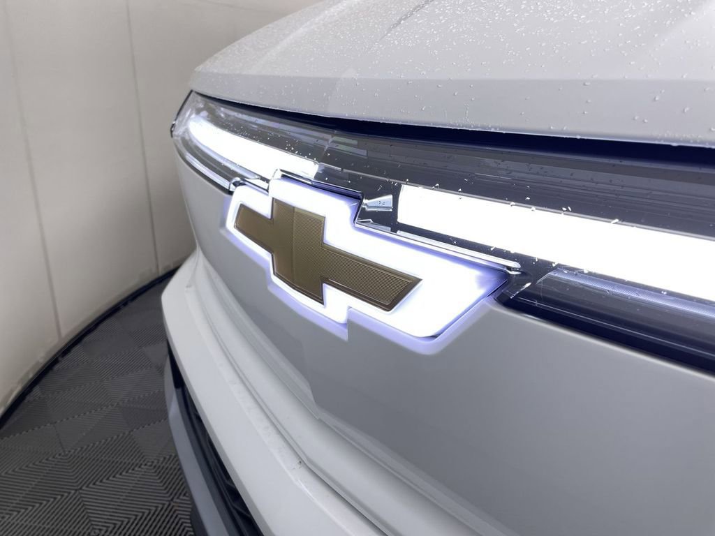 New 2025 Chevrolet Silverado EV LT image 32