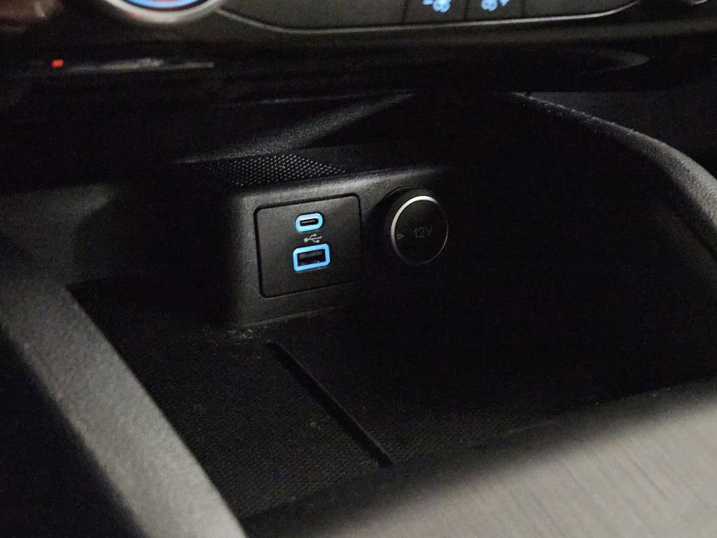 Used 2021 Ford Escape SE w/ SE Sport Appearance Package image 17