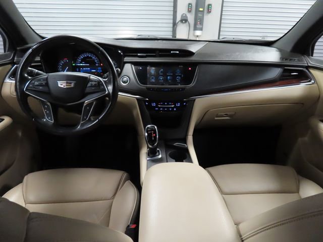 Used 2018 Cadillac XT5 Luxury w/ Driver Awareness Package image 28